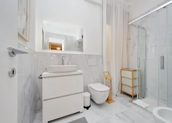 Apartment Design Near Metro A- Re Di *